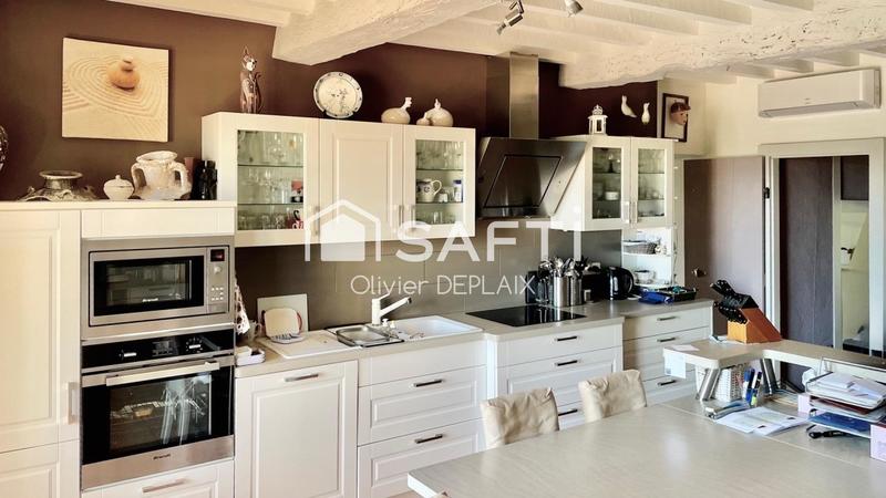 Maison - 300 m² - 8 pièces