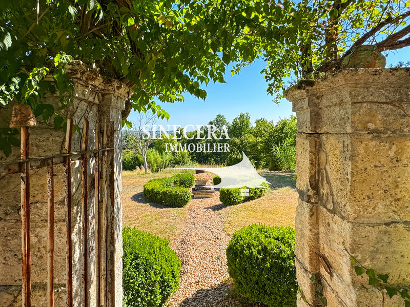 Maison - 260 m² - 9 pièces