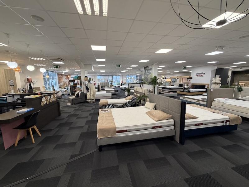 Local commercial - 676 m² - 5 pièces