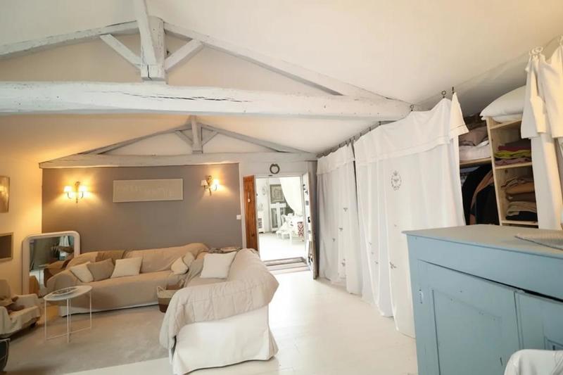 Maison en pierre - 350 m² - 8 pièces