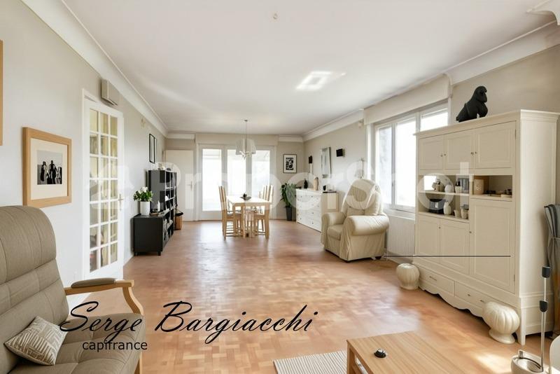 Maison - 200 m² - 8 pièces