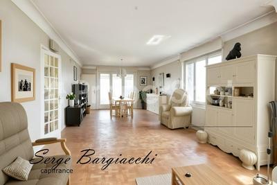 Maison - 200 m² - 8 pièces