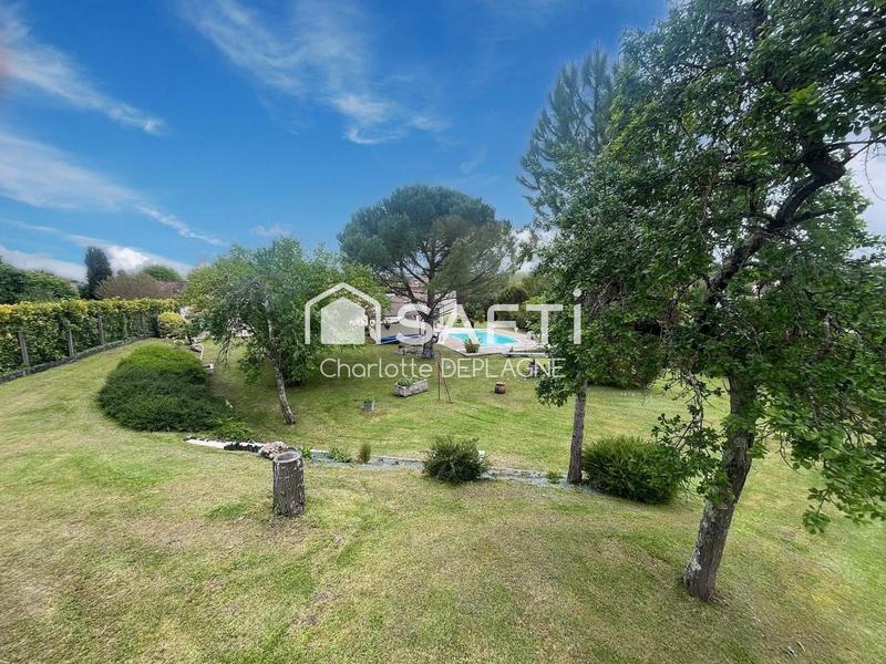 Maison - 263 m² - 7 pièces