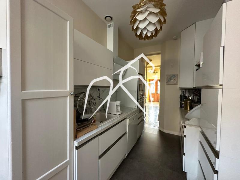 Appartement ancien - 157 m² - 5 pièces