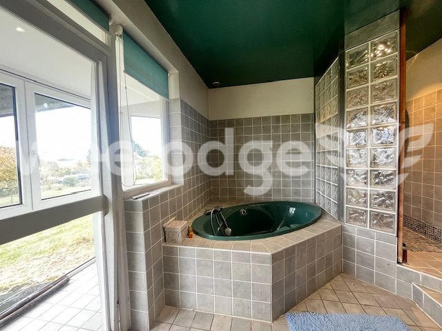 Maison - 320 m² - 12 pièces