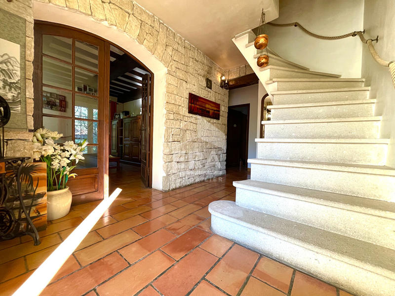 Maison - 187 m² - 5 pièces