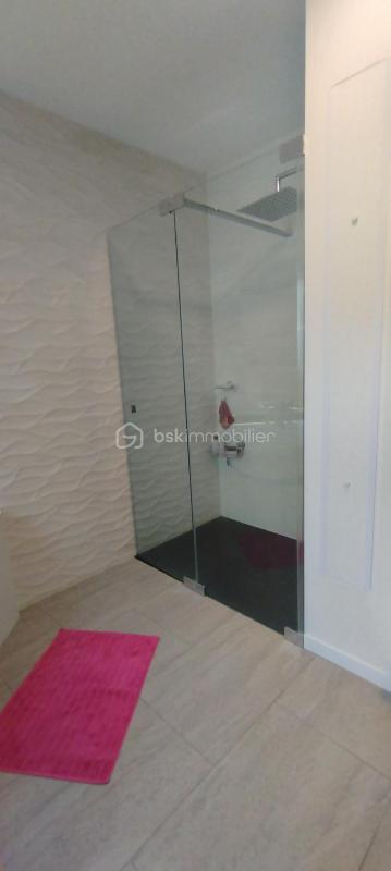 Maison - 210 m² - 8 pièces