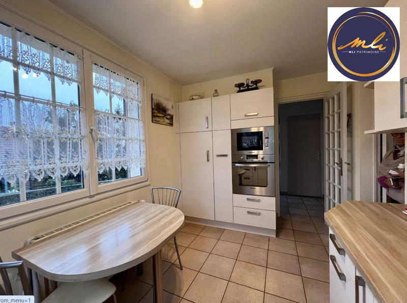 Maison traditionnelle - 175 m² - 8 pièces