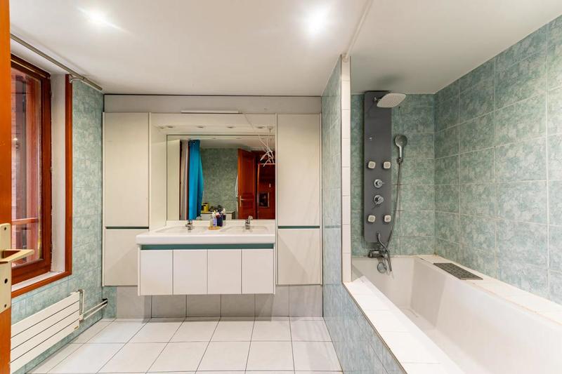 Maison de bois - 220 m² - 8 pièces