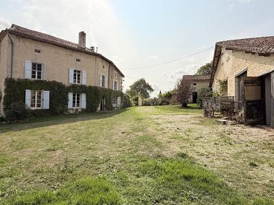 Maison - 260 m² - 7 pièces