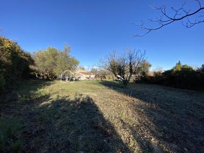 Terrain constructible - 719 m²