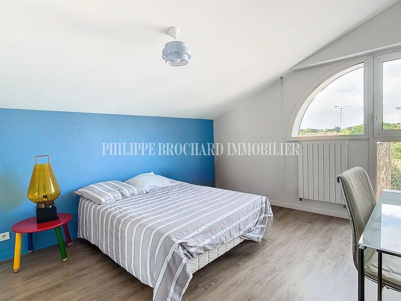 Maison contemporaine - 246 m² - 9 pièces