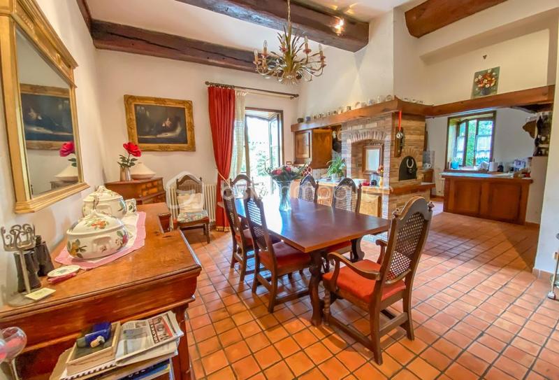 Demeure - 1 500 m² - 25 pièces