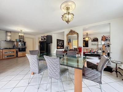 Propriété - 179 m² - 7 pièces