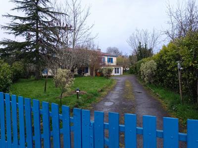 Maison - 263 m² - 9 pièces