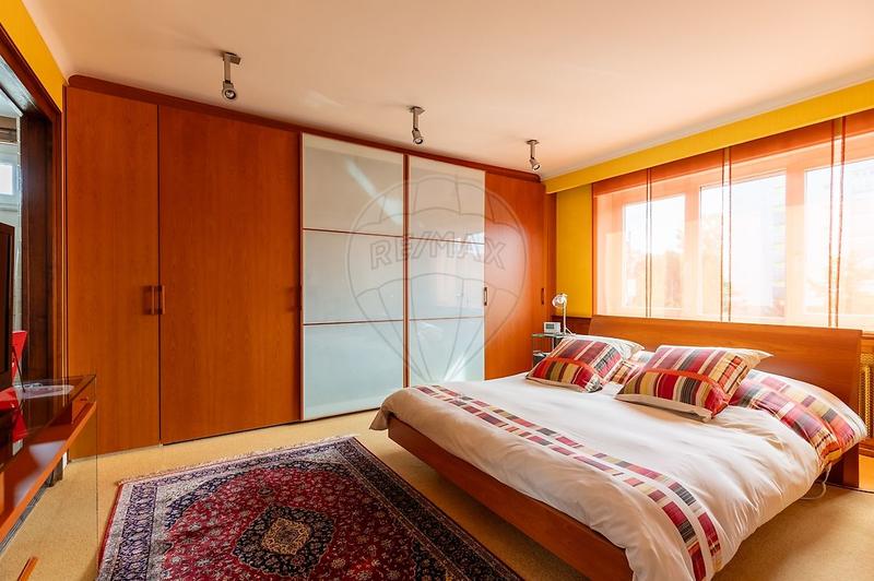 Maison - 280 m² - 10 pièces