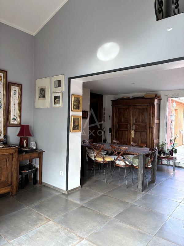 Propriété - 229 m² - 9 pièces