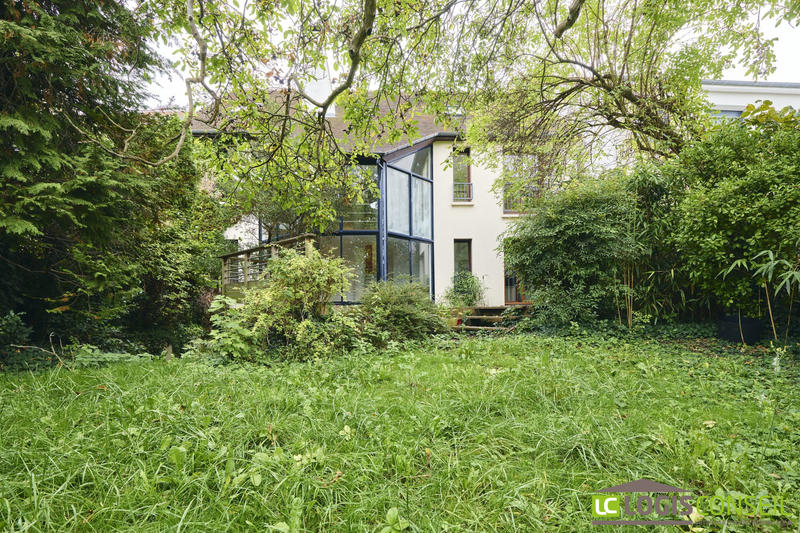 Maison contemporaine - 201 m² - 9 pièces