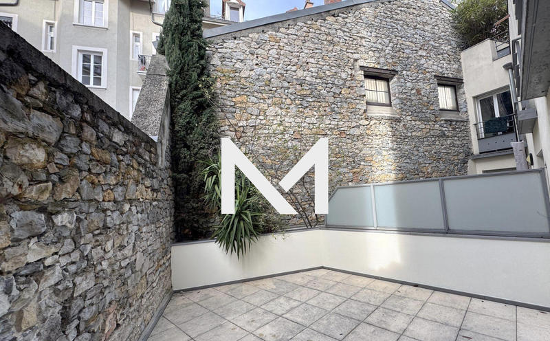 Appartement - 90 m² - 4 pièces