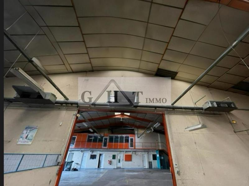Entrepôt - 1 892 m²