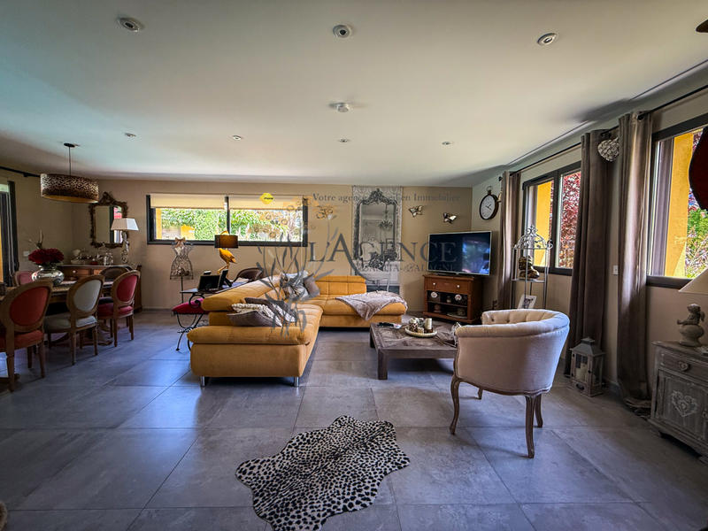 Maison - 215 m² - 8 pièces