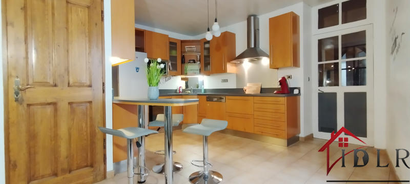 Maison - 242 m² - 8 pièces