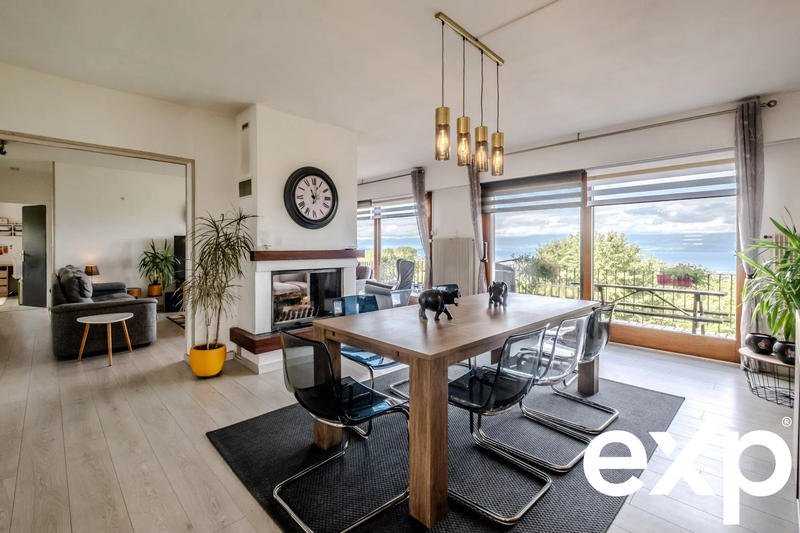 Maison - 216 m² - 9 pièces