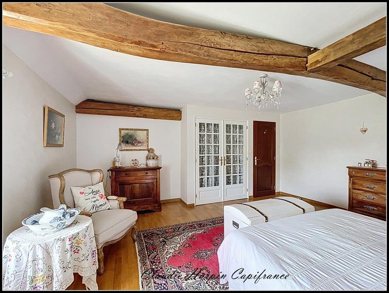 Maison - 288 m² - 8 pièces