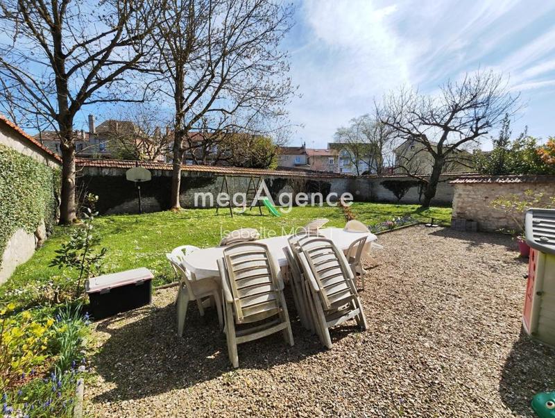 Maison - 176 m² - 9 pièces