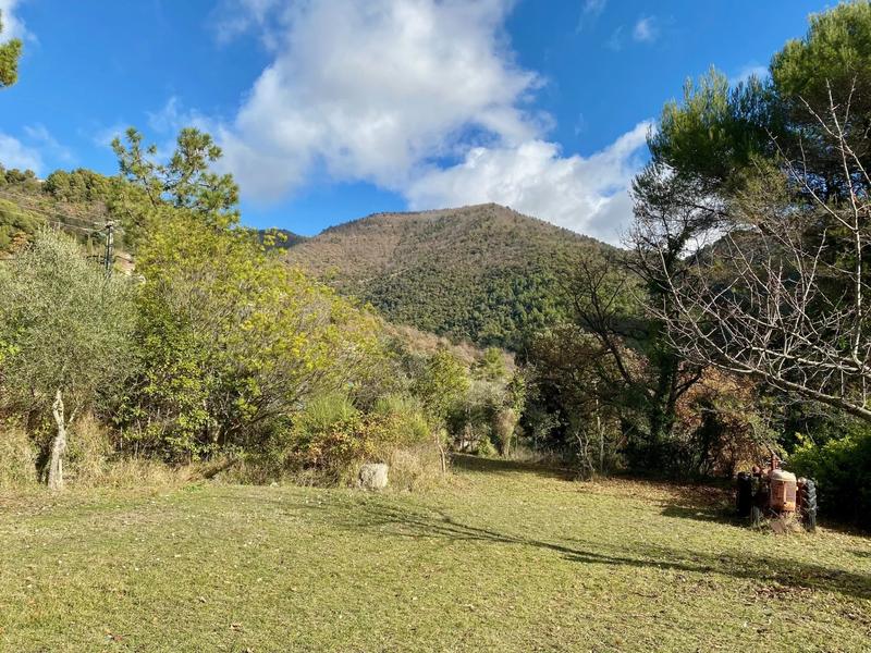 Terrain inconstructible - 2 400 m²