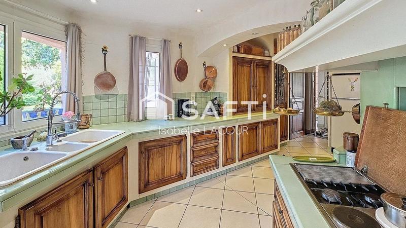 Villa - 260 m² - 6 pièces