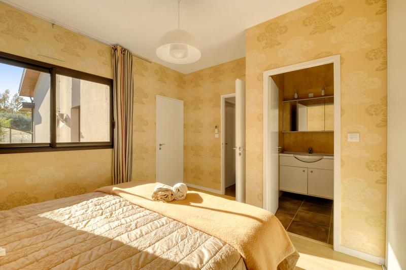 Maison contemporaine - 198 m² - 6 pièces