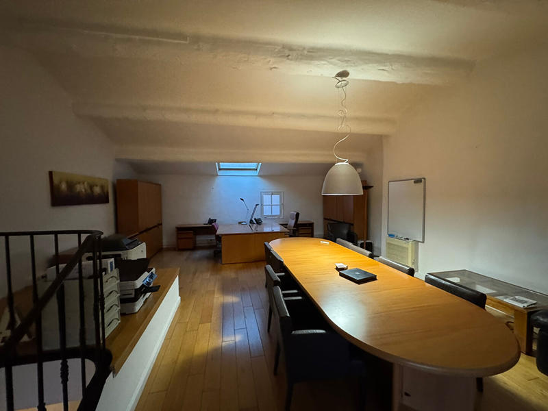 Bureau - 93 m² - 1 pièce