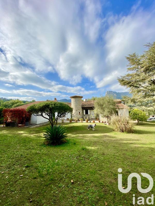 Maison - 220 m² - 7 pièces