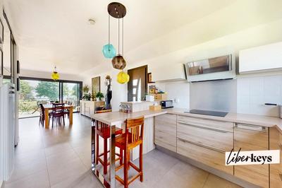 Appartement - 97 m² - 4 pièces