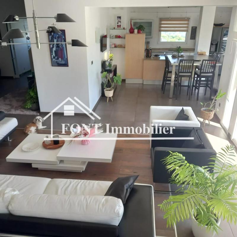 Maison - 338 m² - 8 pièces