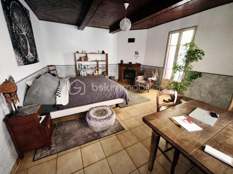 Propriété - 225 m² - 9 pièces