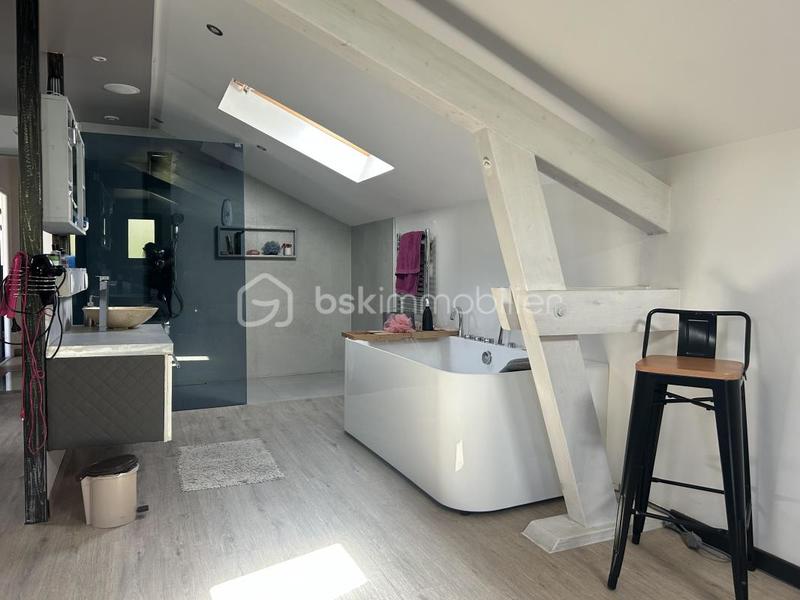 Maison - 217 m² - 8 pièces