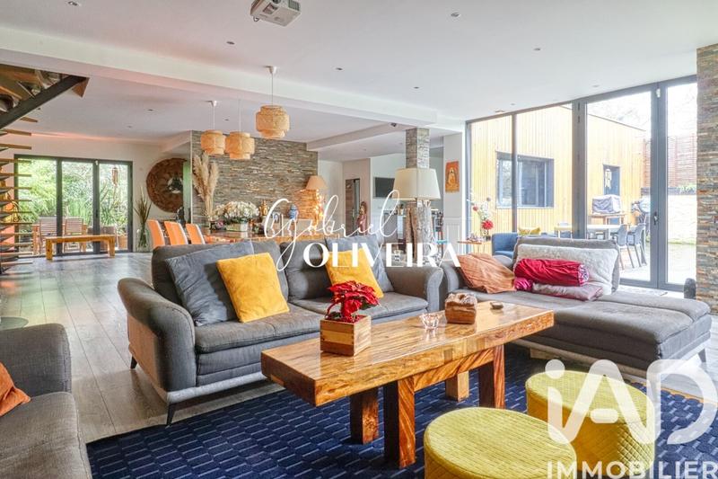 Maison de maîtres - 242 m² - 7 pièces