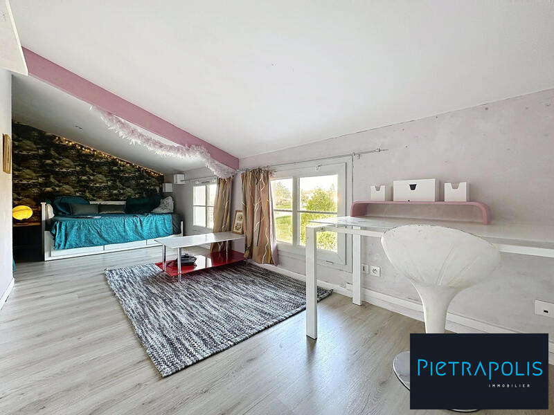 Maison - 260 m² - 8 pièces