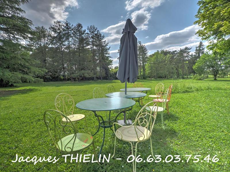 Maison - 260 m² - 8 pièces