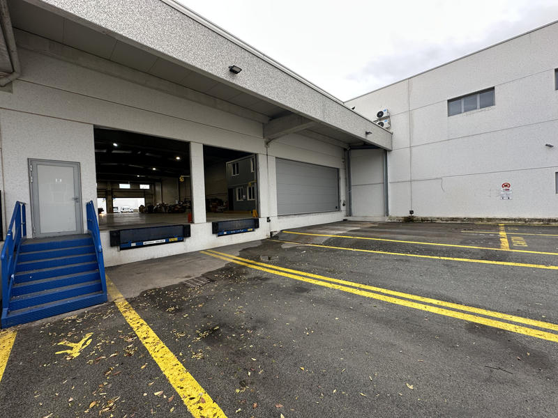 Local d'activités - 880 m²