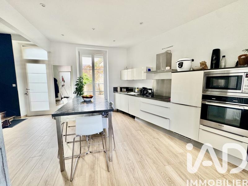 Maison - 300 m² - 7 pièces