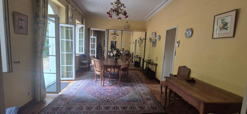 Maison - 215 m² - 10 pièces