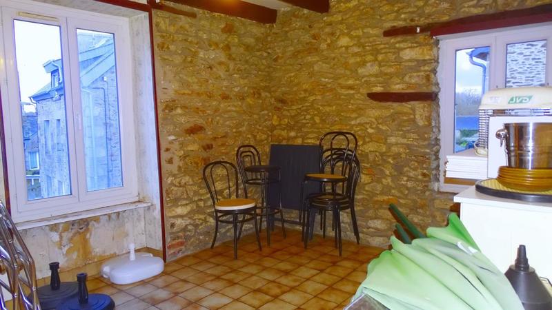 Local commercial - 217 m² - 9 pièces