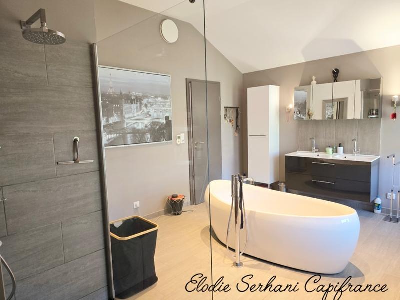 Maison - 340 m² - 9 pièces