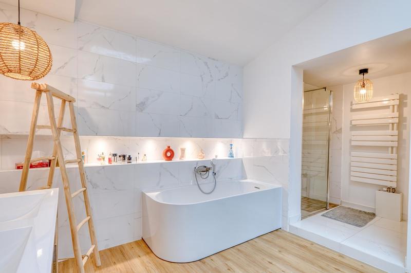 Maison - 201 m² - 7 pièces