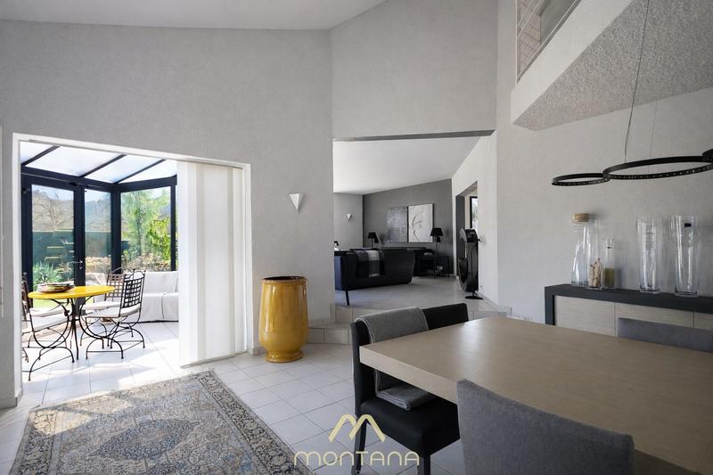 Maison - 246 m² - 6 pièces