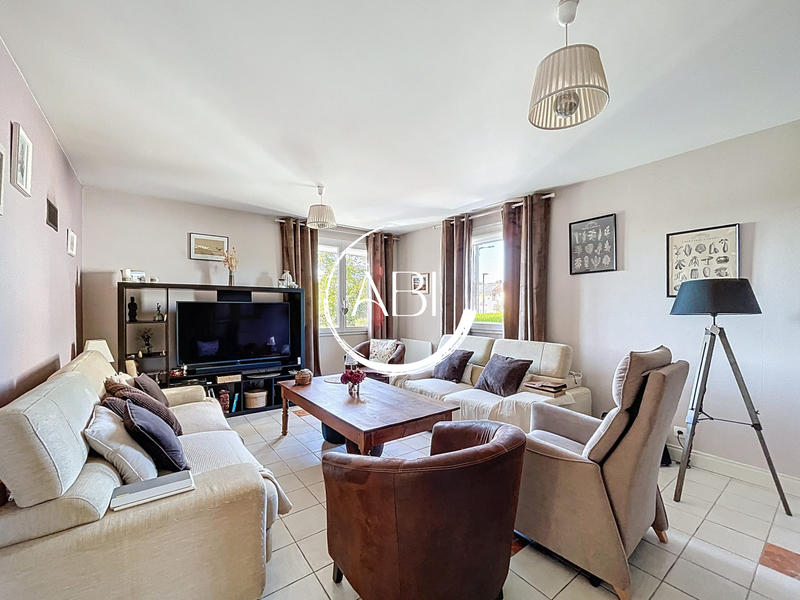 Maison - 201 m² - 9 pièces