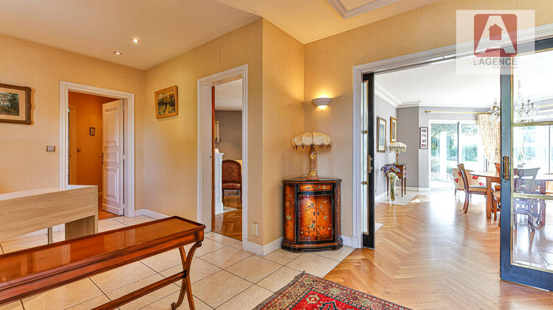 Maison - 244 m² - 4 pièces